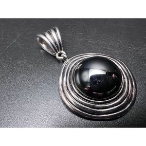 Premier Designs Circle Pendant